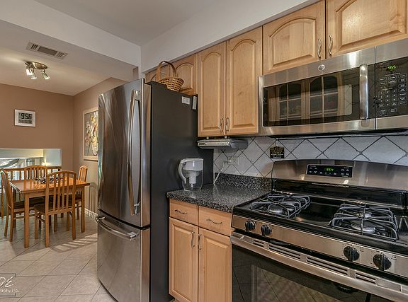4th image of 1614 Bay Ct #0