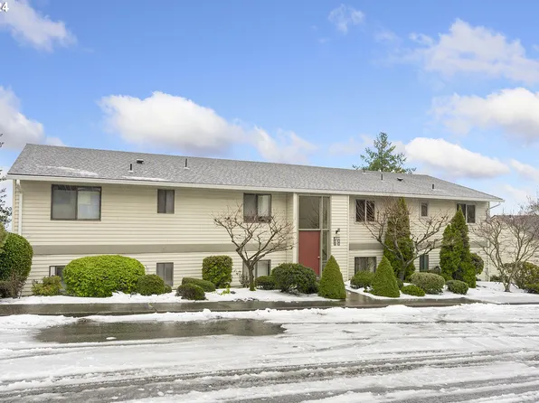 12088 SW King Arthur St APT B, King City, OR 97224