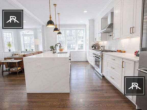 5th image of 128 Longwood Ave APT 2