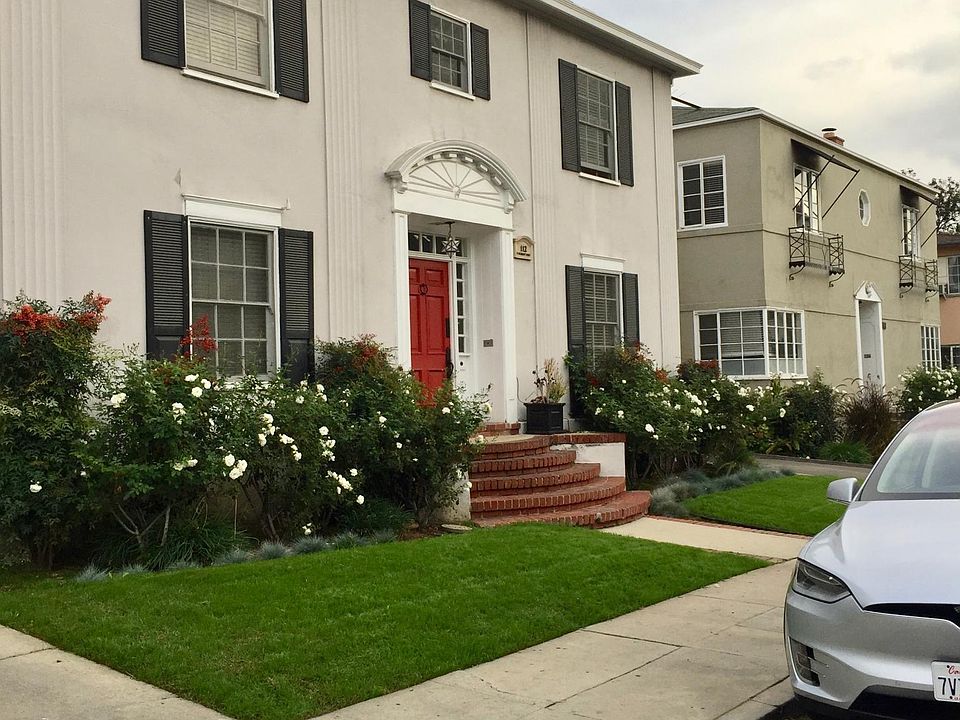 Front of building/ 4 Plex