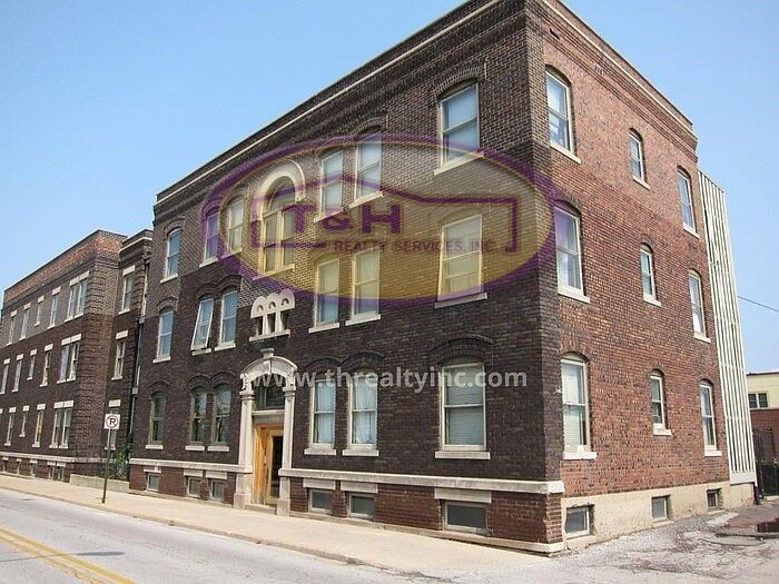 1st image of 108 E Saint Clair St APT C