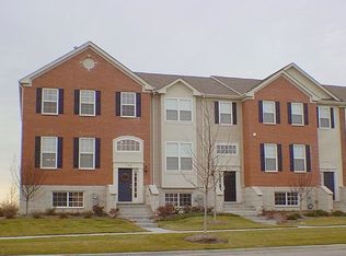 132 Town Center Blvd, Gilberts, IL 60136