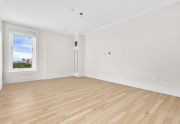 3rd image of 1 Central Park S #1505