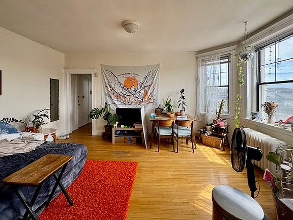 2nd image of 2 Sutherland Rd APT 55