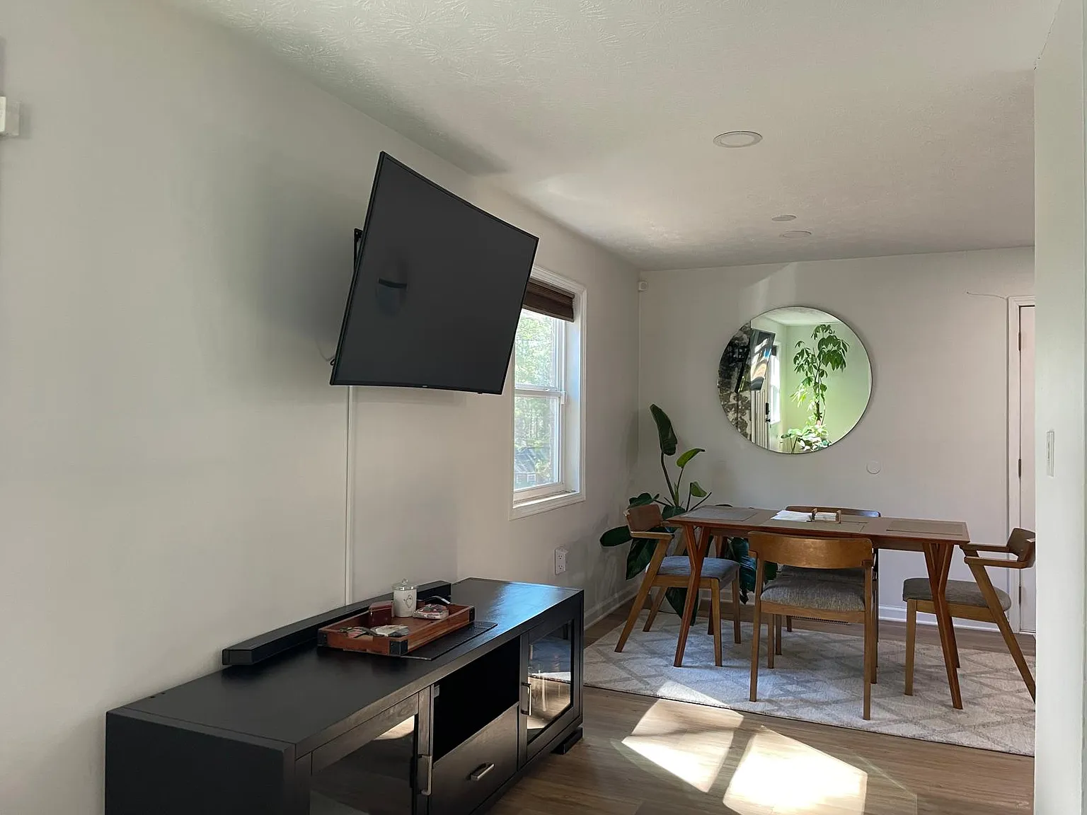 4 bed, 1323 sqft, $2,300 — Photo 4