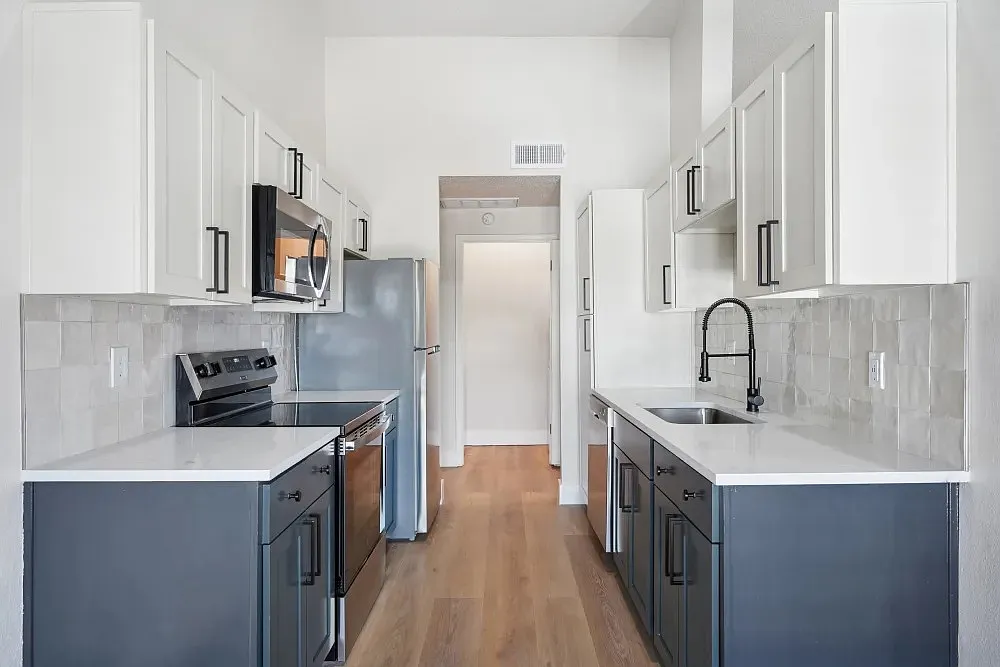 2 bed, 912 sqft, $1,461 — Photo 2