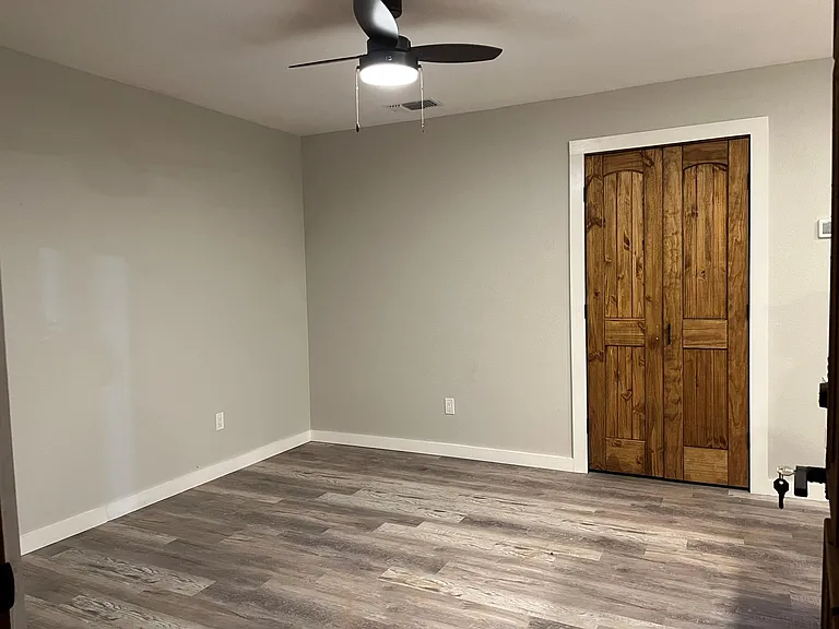 501 S Ostrom Ave — Photo 3