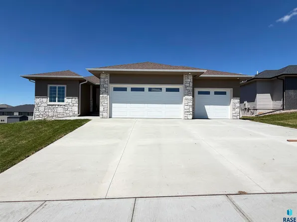 2905 S Dunraven Ave, Sioux Falls, SD 57110