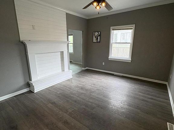 3rd image of 233 Frank AVENUE