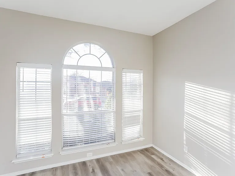 708 Brees Dr — Photo 9