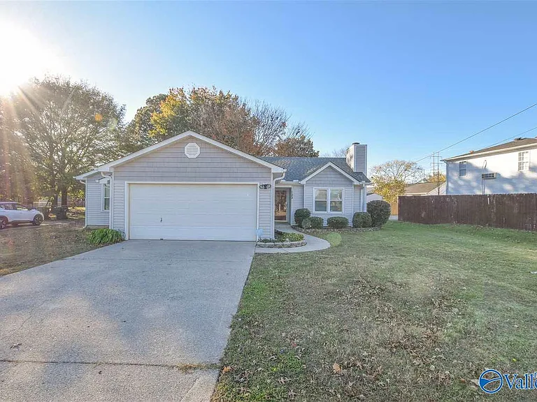 122 Lewis Ln — Photo 1