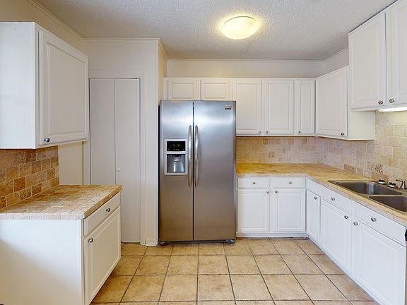 3rd image of 120 Kimberly Dr