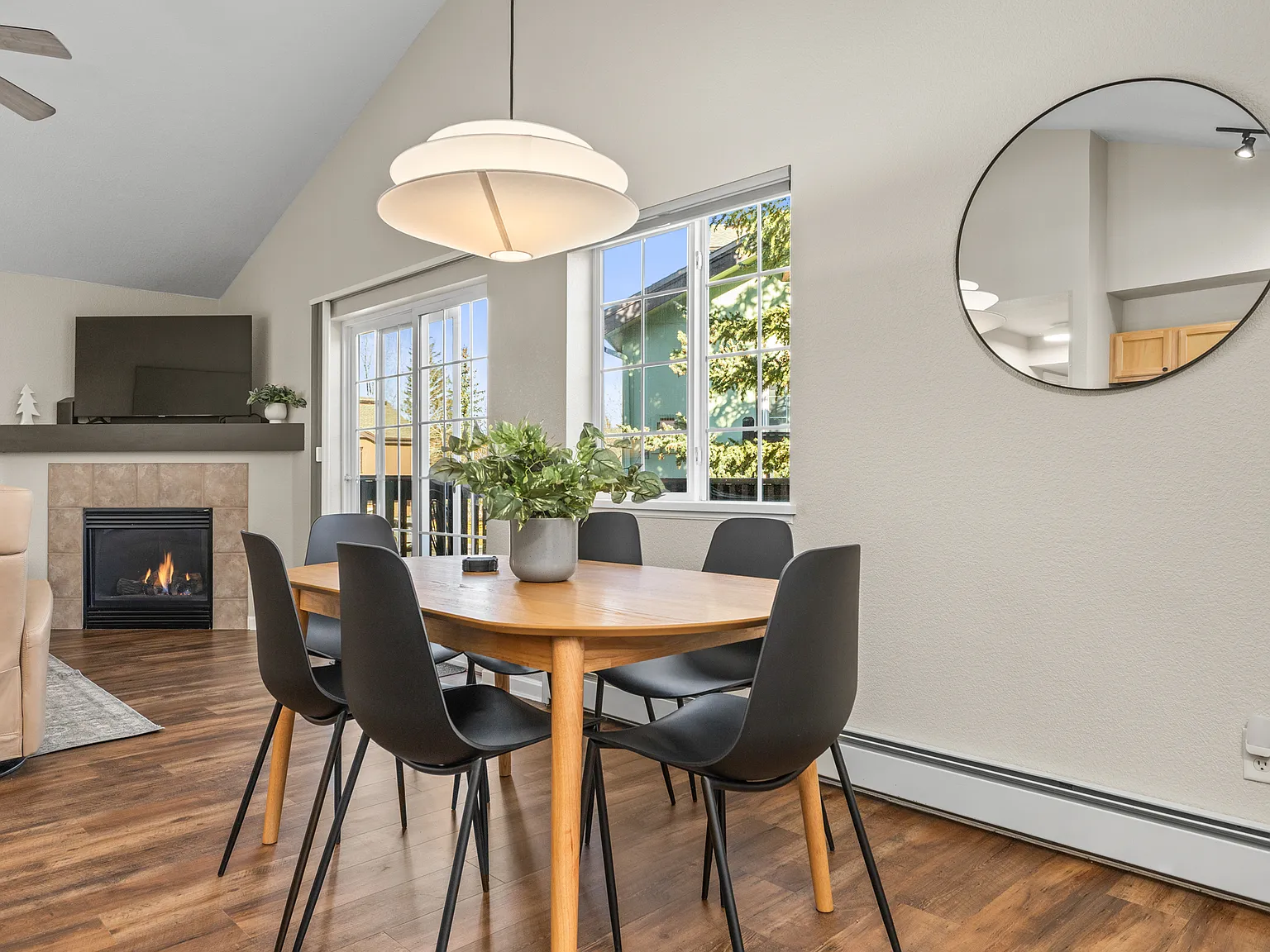 2 bed, 1037 sqft, $6,500 — Photo 2