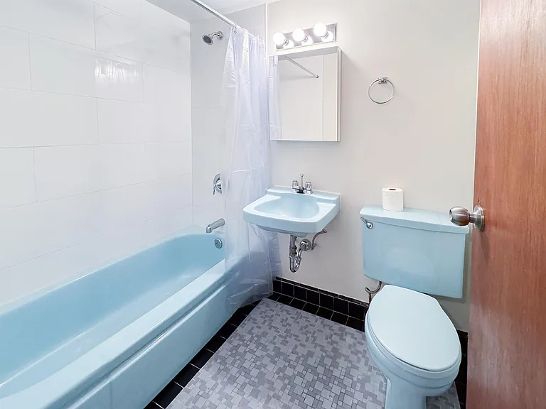 1925 Nelson St #105 — Photo 12