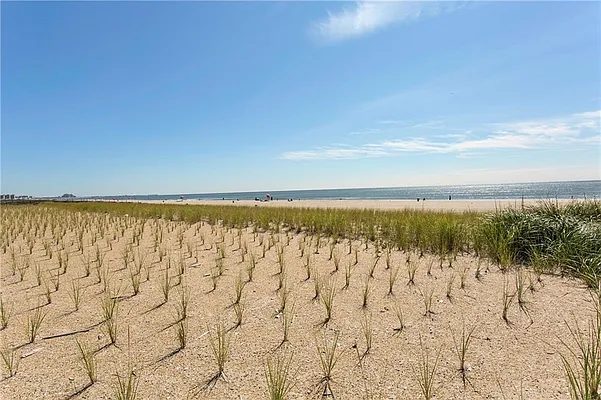 Sold by REMAX Elite | media 22