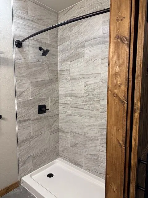 3 bed, 2.0 bath, 1596 sqft, $2,100 — Photo 3