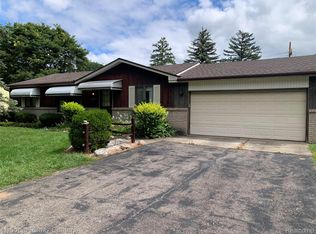 23334 Meadowbrook Rd, Novi, MI 48375