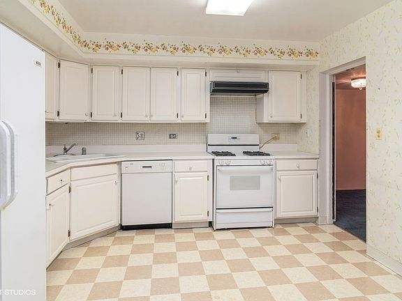 5th image of 407 Franklin Ave APT 3D