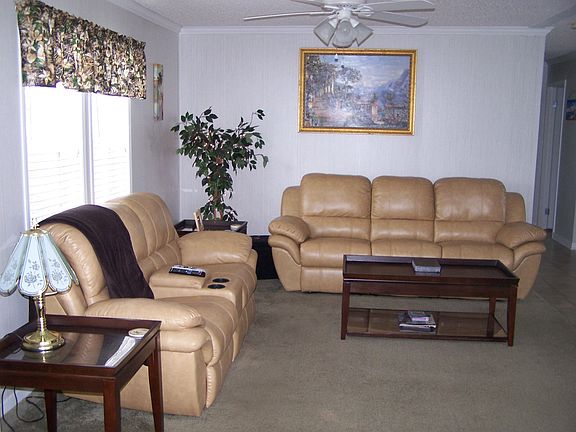 3rd image of 7 Cordova Ln