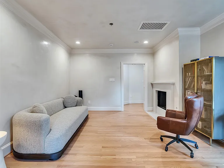 6608 Vanderbilt St — Photo 25