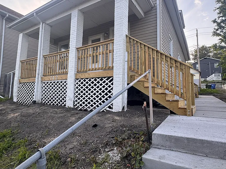 742 Charlotte St — Photo 2