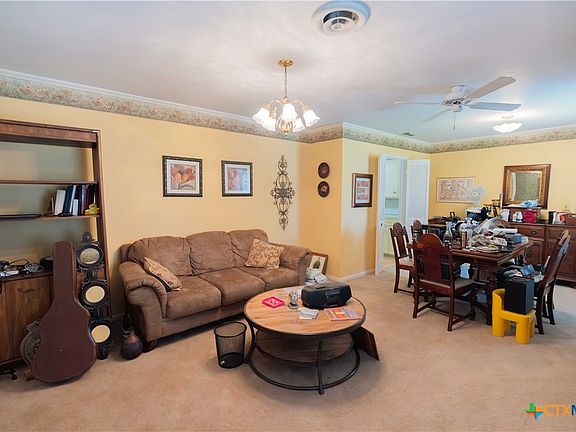 3rd image of 301 Berkshire Ln