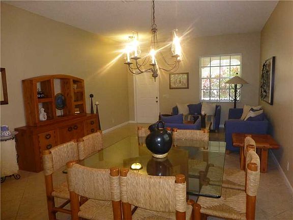 4th image of 1098 Chenille Cir