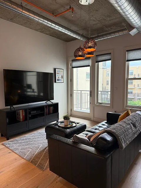 Studio, 692 sqft, $3,695 — Photo 3
