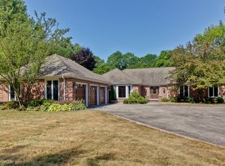 196 N Ahwahnee Rd, Lake Forest, IL 60045