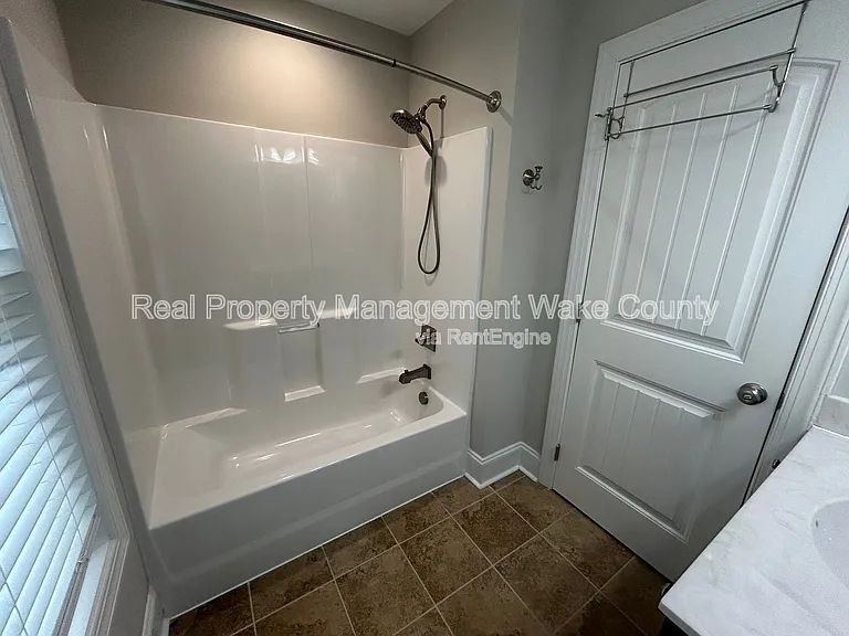 5412 Robbins Dr — Photo 26
