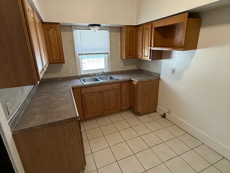 307 E Arcadia Ave — Photo 4