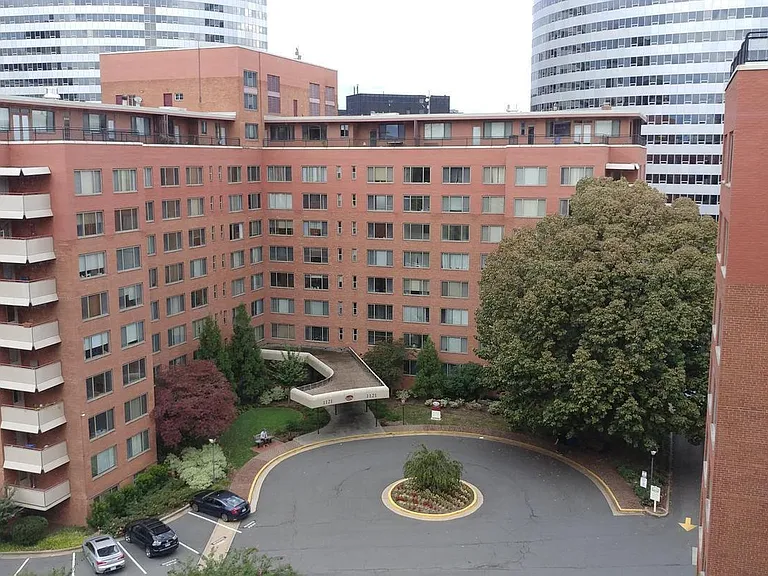 1111 Arlington Blvd #923 — Photo 17