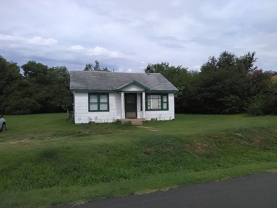 1st image of 1001 Eve St S