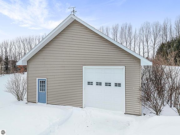 4th image of 1474 S Montmorency Ln