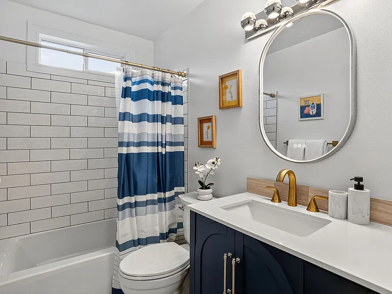 2615 Lancaster St — Photo 24