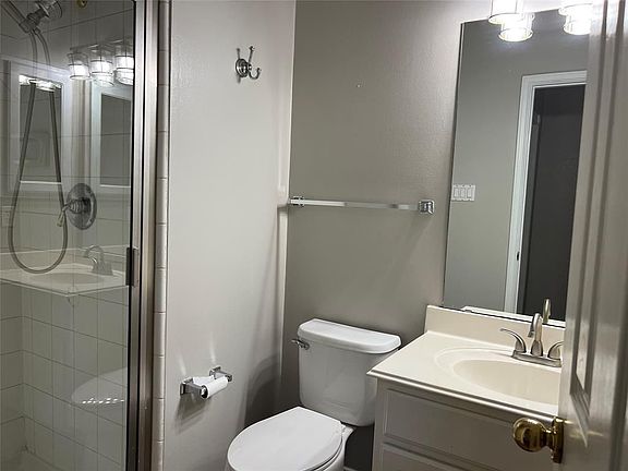 4th image of 1218 Willow Brook Ct