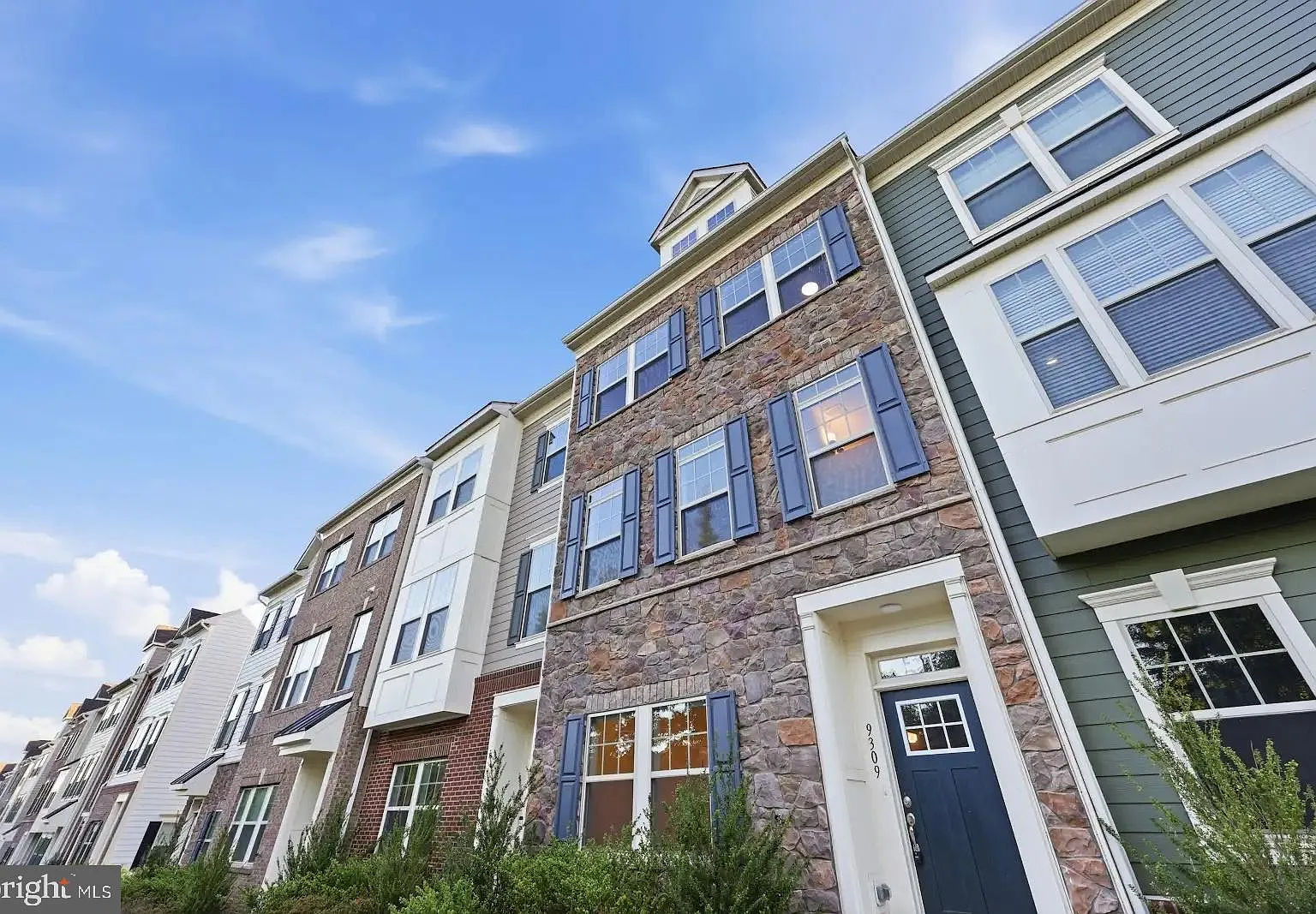 4 bed, 3.5 bath, 2720 sqft, $3,750 — Photo 4
