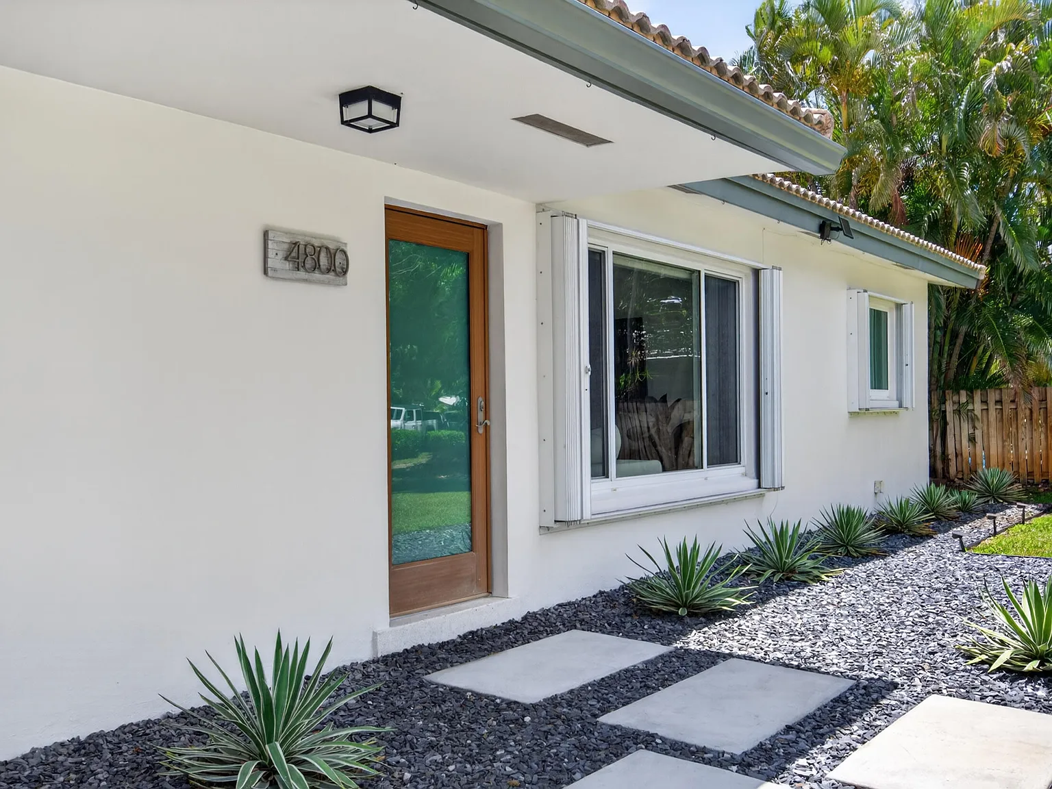 3 bed, 2.0 bath, 1387 sqft, $4,500 — Photo 2
