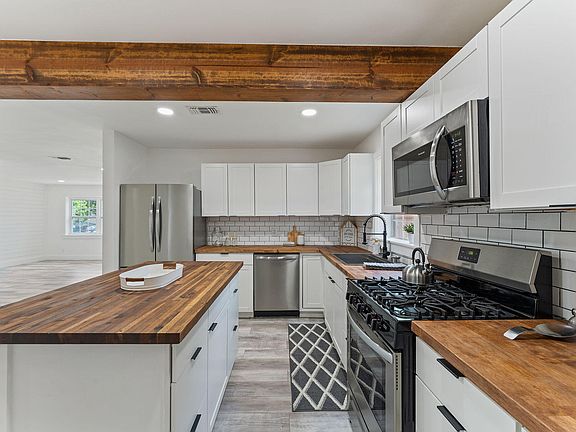 2nd image of 440 Bryn Mawr Blvd