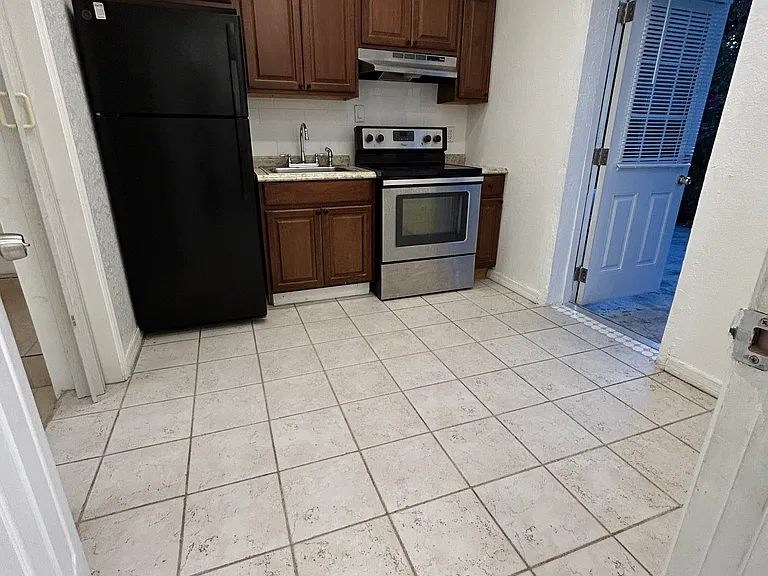 308 N Himes Ave — Photo 14