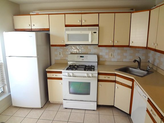 4th image of 137 Rumson Dr #137