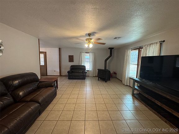 4th image of 111 Hickory Pl