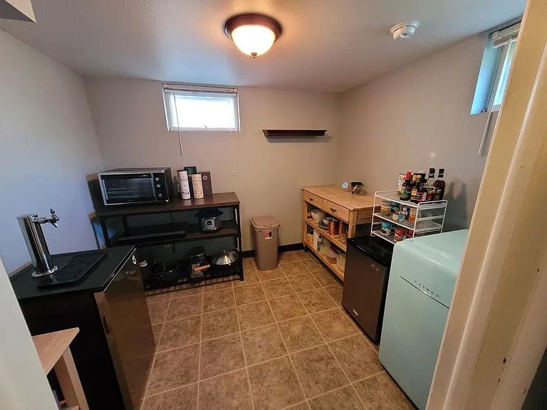 1517 Steele St — Photo 14