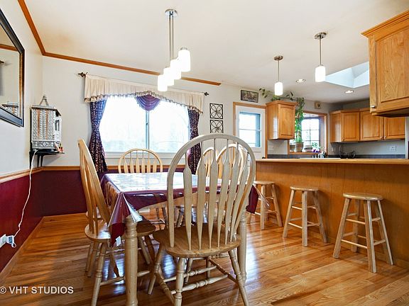 3rd image of 866 E Zinnia Ln