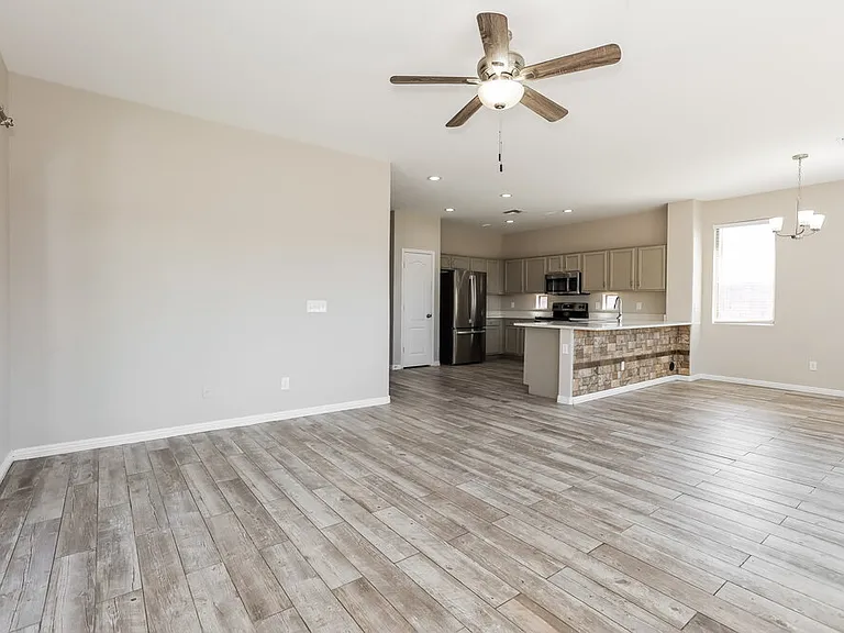 3329 E Powell Ct — Photo 4