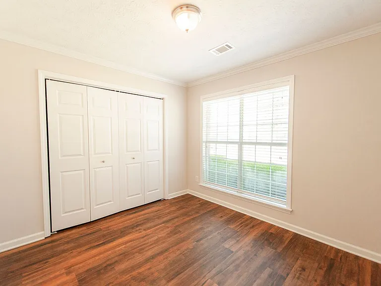 1124 Stafford Dr — Photo 5