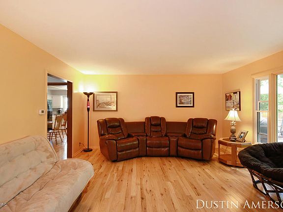 5th image of 110 Lauderdale Ave NE