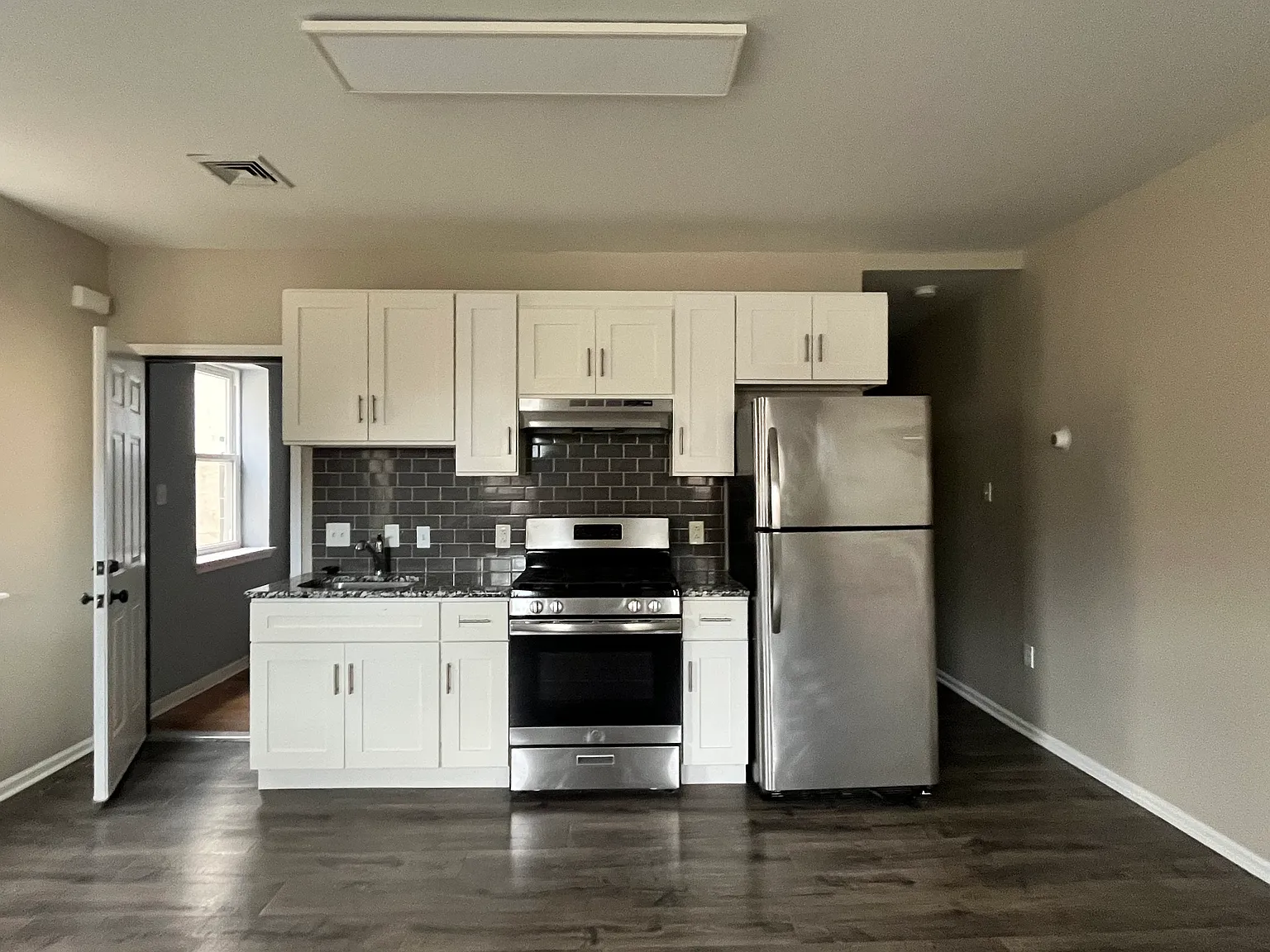 2 bed, 900 sqft, $1,300 — Photo 1