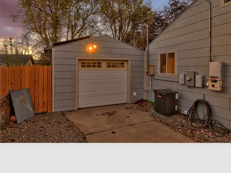 1315 S Wolff St — Photo 22