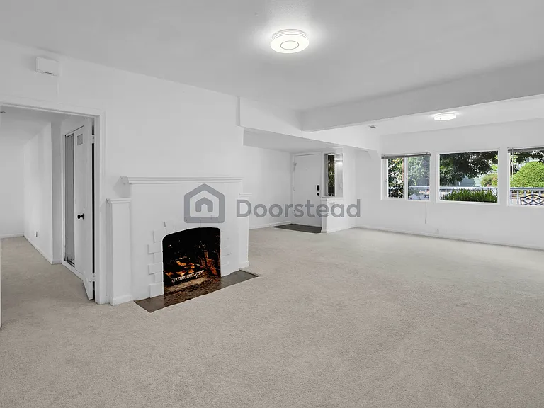5536 38th Ave NE — Photo 10